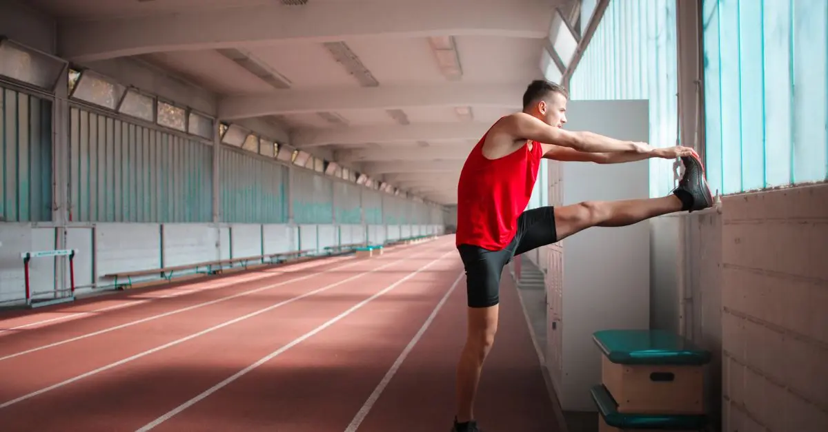 10 Étirements Essentiels pour les Coureurs Rapides